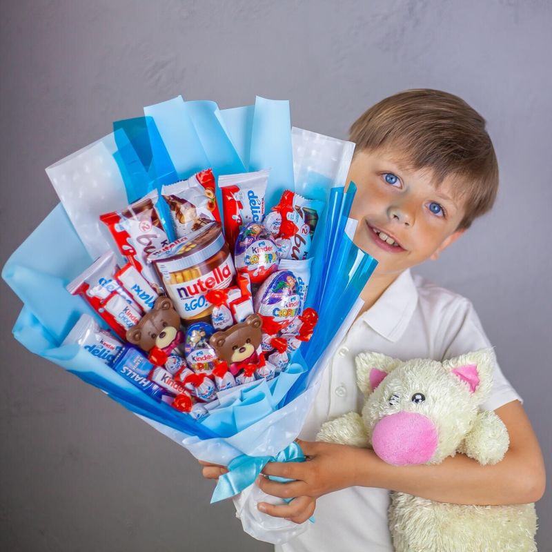 Подарок из конфет для мальчика где купить цветы в симс