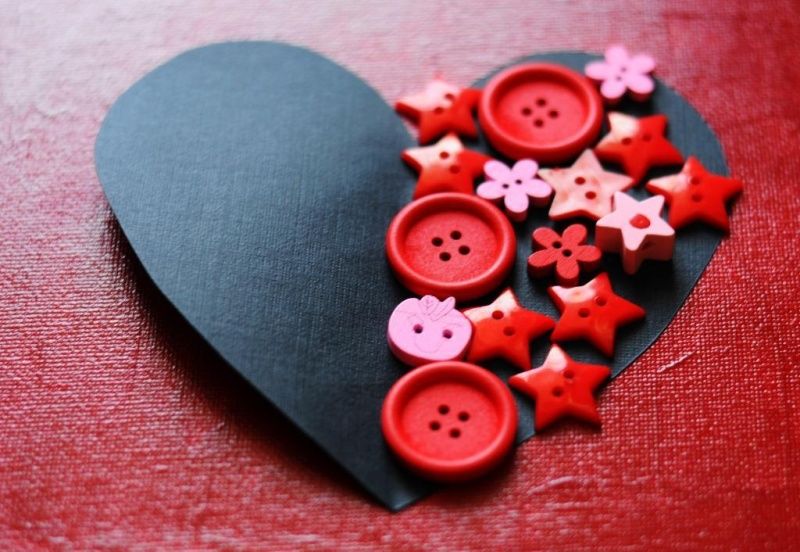 Открытка на день святого валентина объемные сердечки с бабочками стиль оригами из бумаги