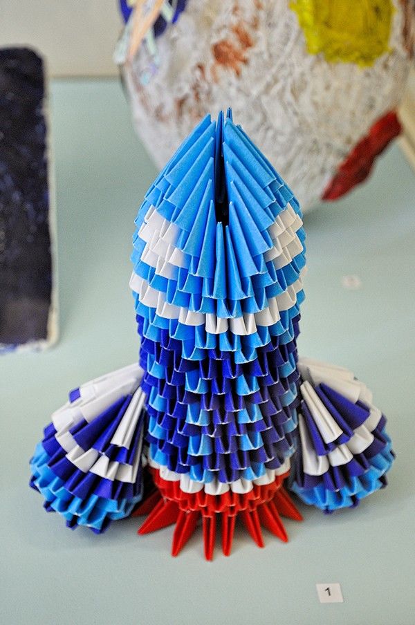 Поделка ракета из бумаги, оригами, пластилина: варианты выполнения в разных техниках
