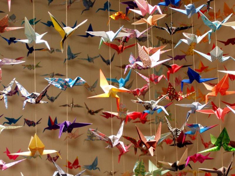 Оригали. Оригами птица Журавлик. Японский журавль оригами. Оригами птичка из бумаги Журавлик. Японский бумажный Журавлик.
